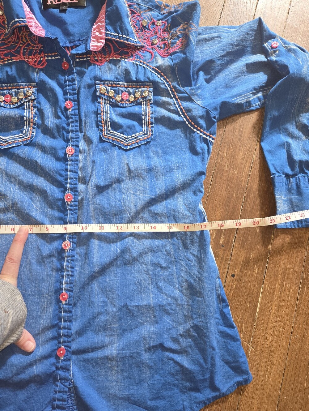 Roar Distressed Print Blue Shirt with Pink Embroidered And Embellished Trim Sz L - Picture 3 of 6
